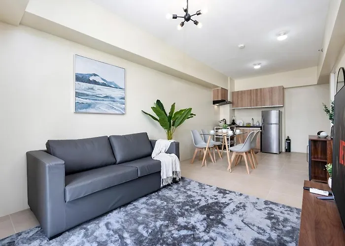 Furnished 1-Bedroom In Avida Towers Riala, Cebu It Park With Fast Wifi, Netflix, Pool And More