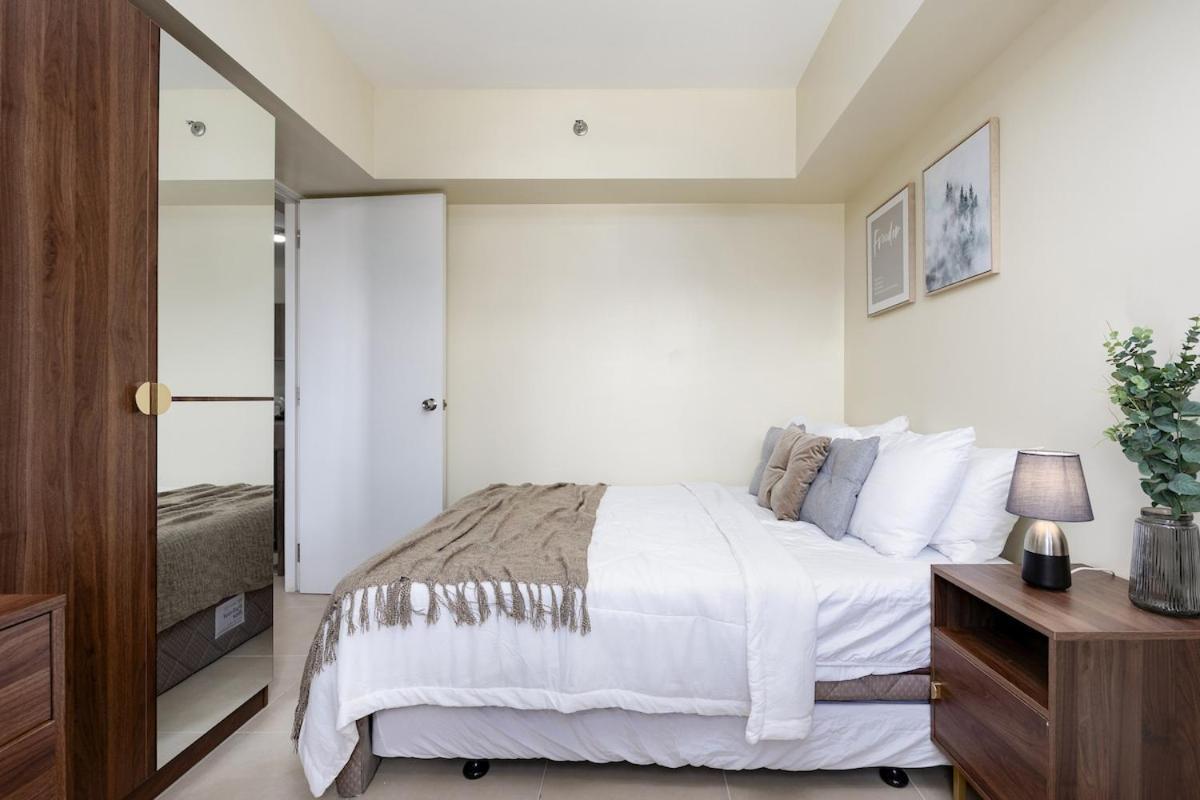 Apartment Furnished 1-bedroom In Avida Towers Riala, It Park With Fast Wifi, Netflix, Pool And Cebu