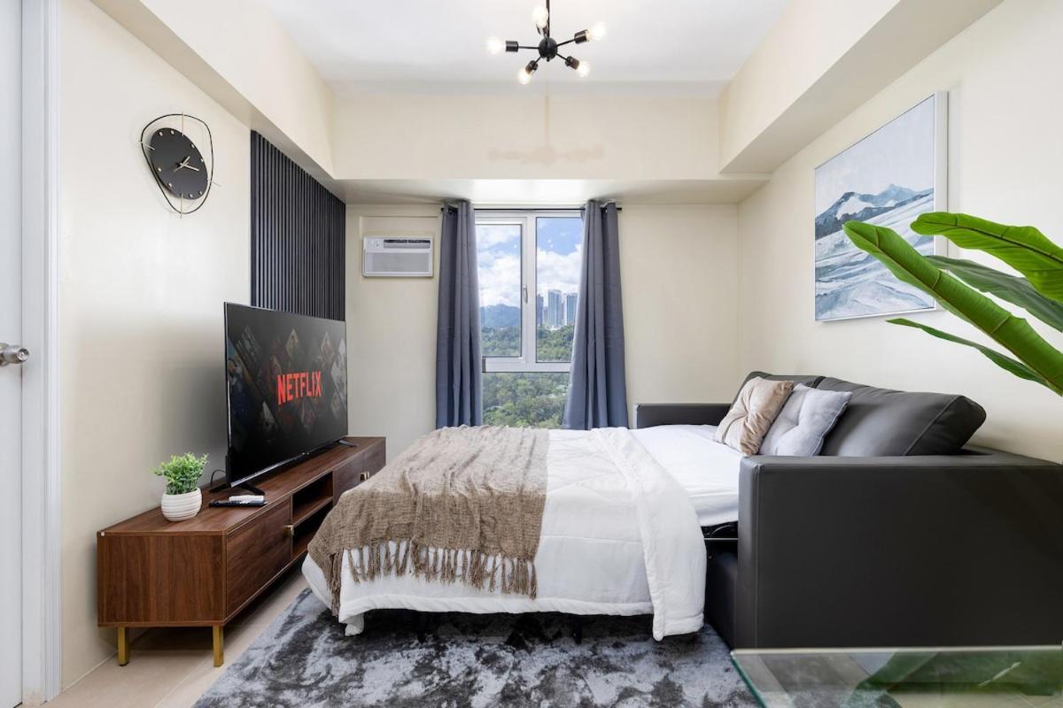 Furnished 1-bedroom In Avida Towers Riala, It Park With Fast Wifi, Netflix, Pool And *